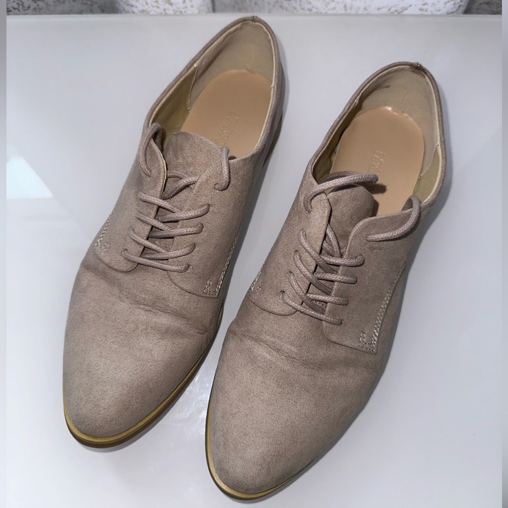 Expressions Beige Faux Suede Lace Up Oxfords Size 8